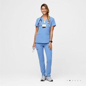 Figs Casmina ceil blue scrub top. size small